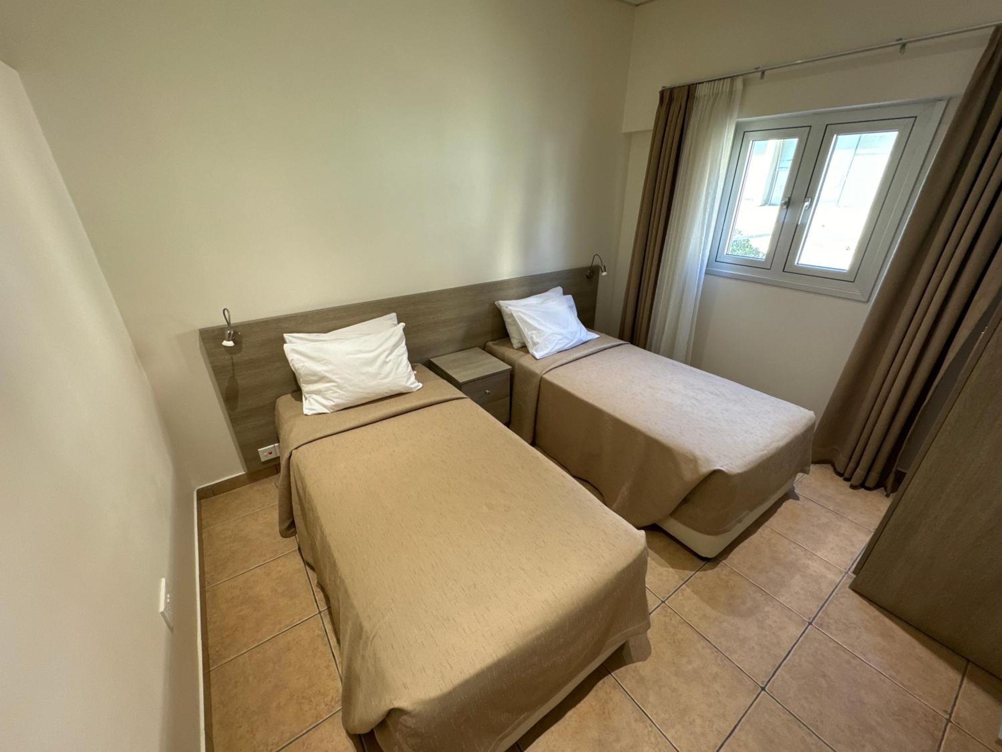 Topikos Apartments Ayia Napa Rum bild